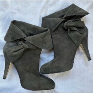 Circa Joan and David Gray Suede Bow Ankle Boots Booties Size 7.5 Y2K